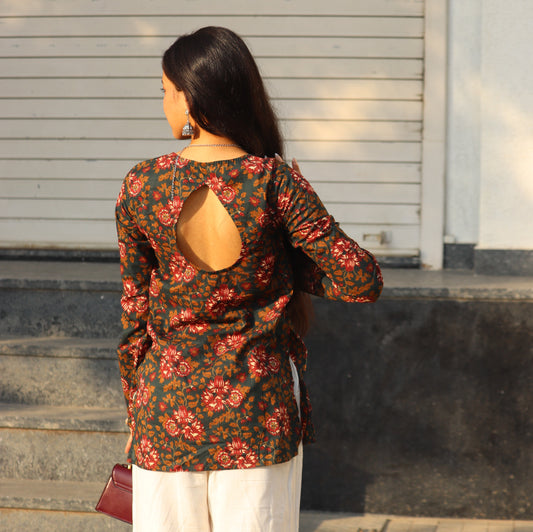 LAMHA - Fitted Bell Sleeve