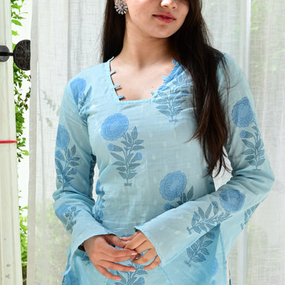 KASHVI Bell Sleeves Kurti