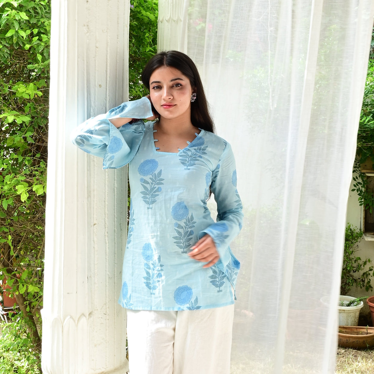KASHVI Bell Sleeves Kurti