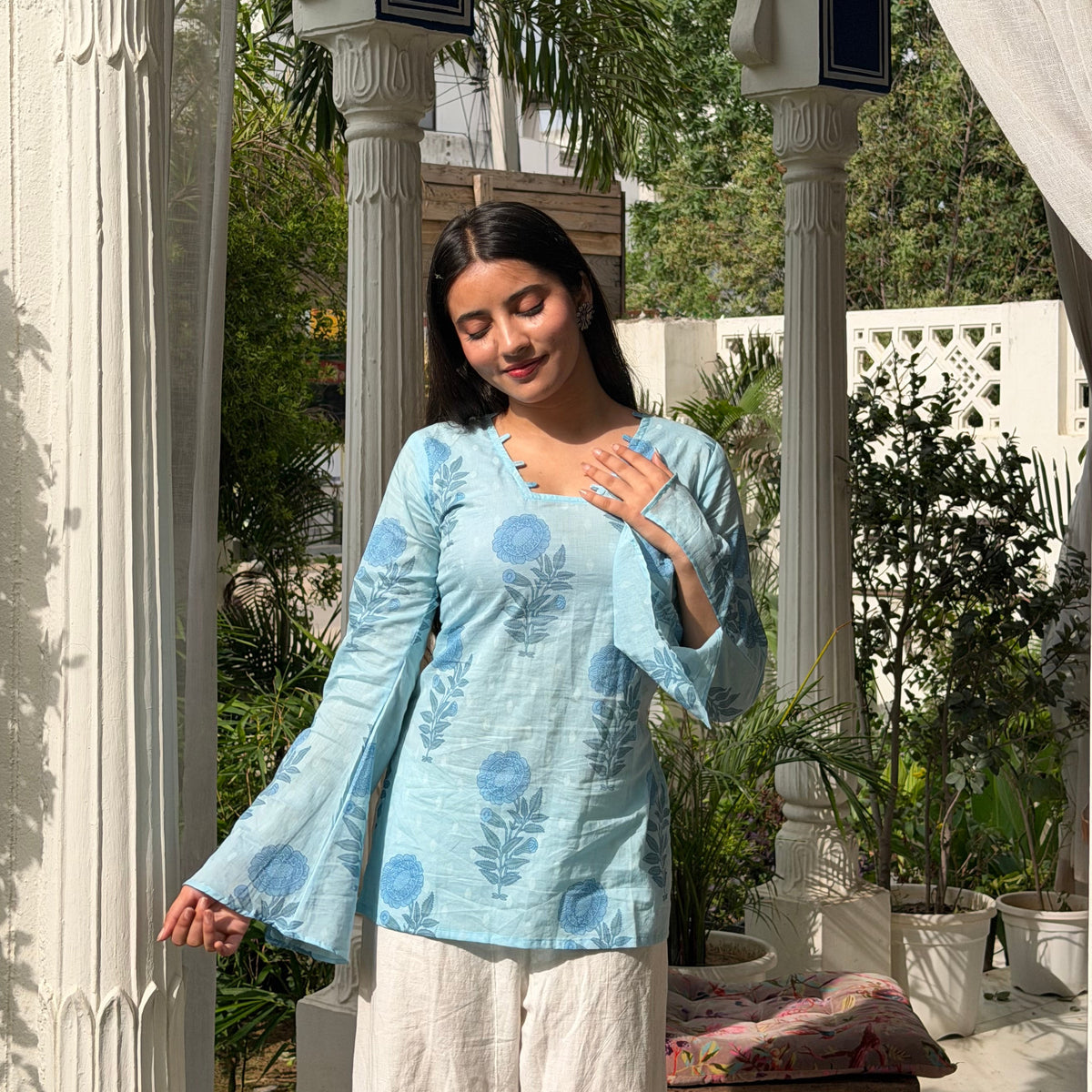 KASHVI Bell Sleeves Kurti
