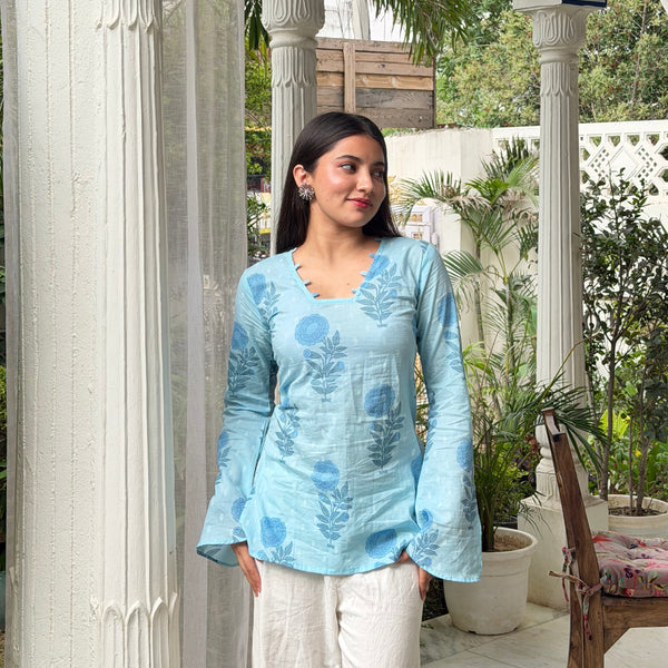 KASHVI Bell Sleeves Kurti