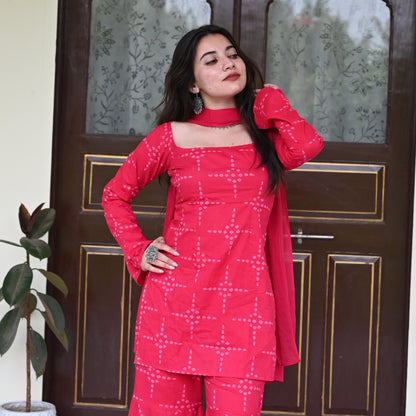 KAREENA - 90's Style Three Piece Set