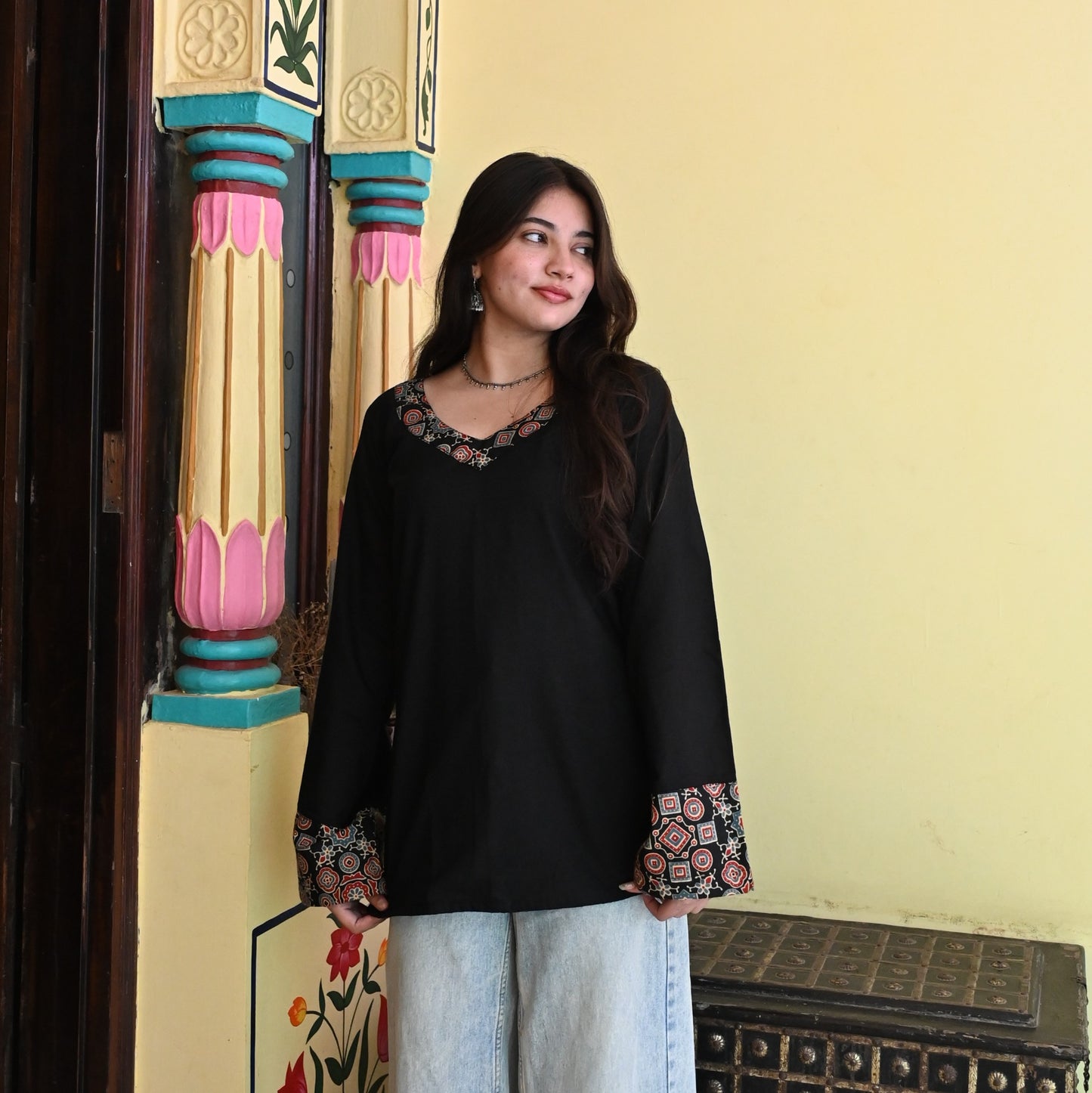 HOOR Scoop V Neck Kurti