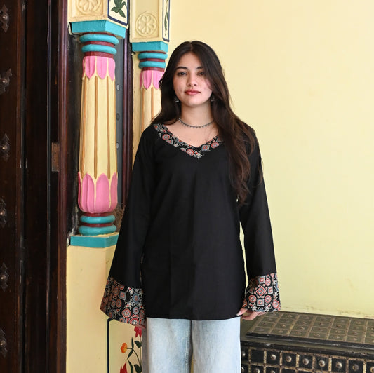 HOOR Scoop V Neck Kurti