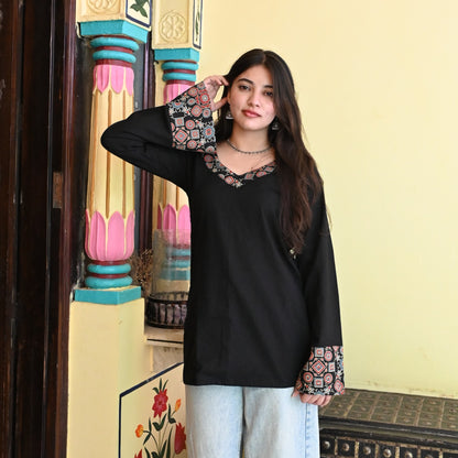 HOOR Scoop V Neck Kurti