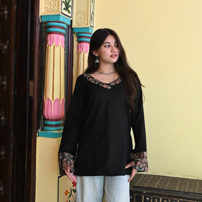 HOOR Scoop V Neck Kurti