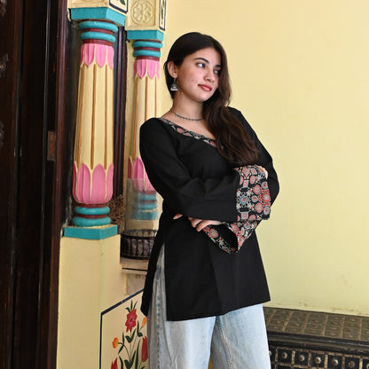 HOOR Scoop V Neck Kurti