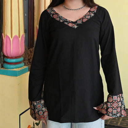HOOR Scoop V Neck Kurti