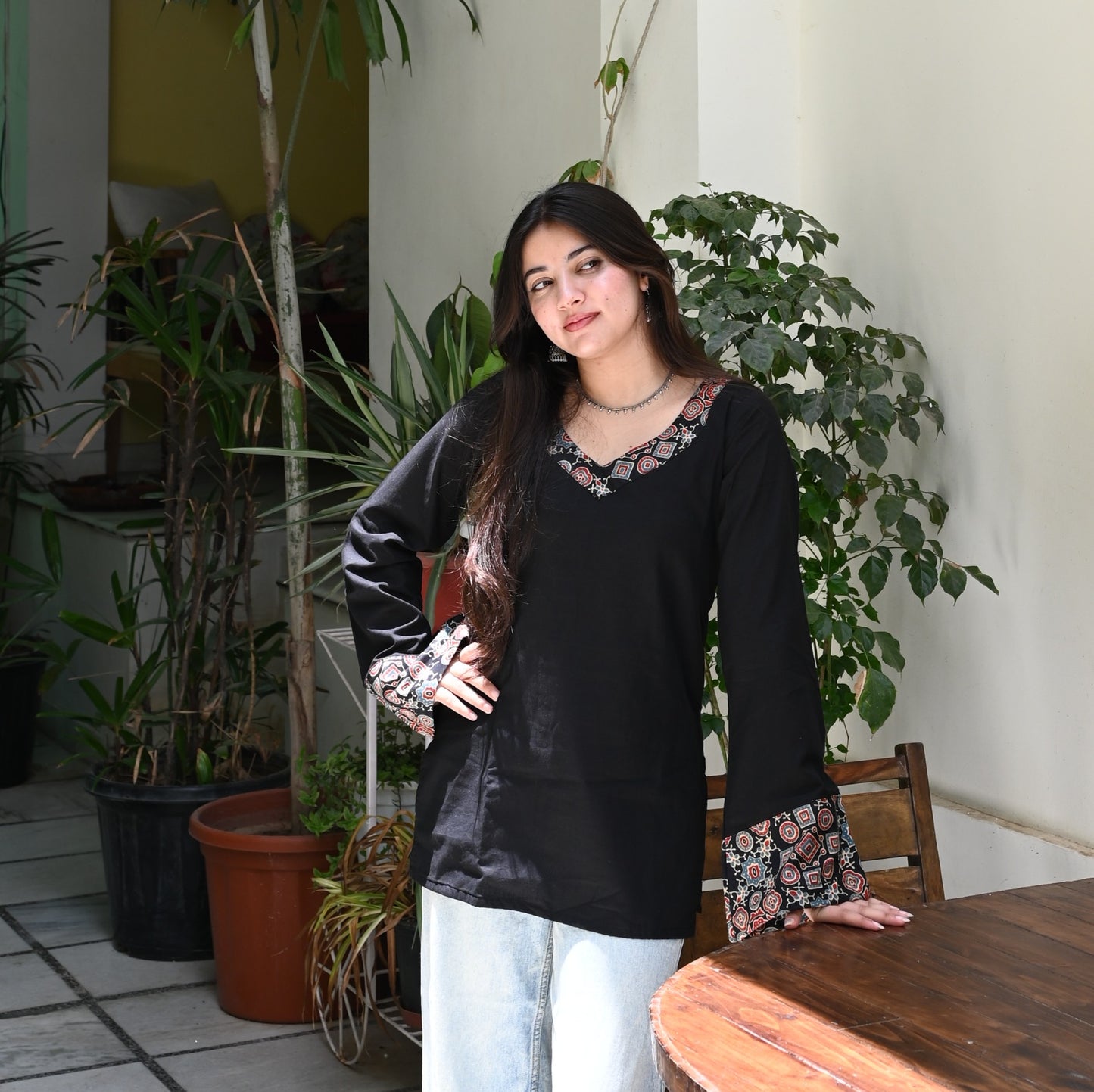 HOOR Scoop V Neck Kurti