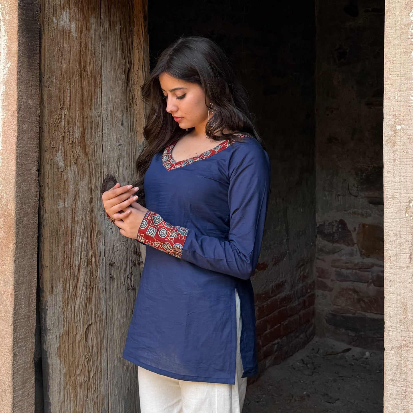TARA-SCOOP V NECK KURTI