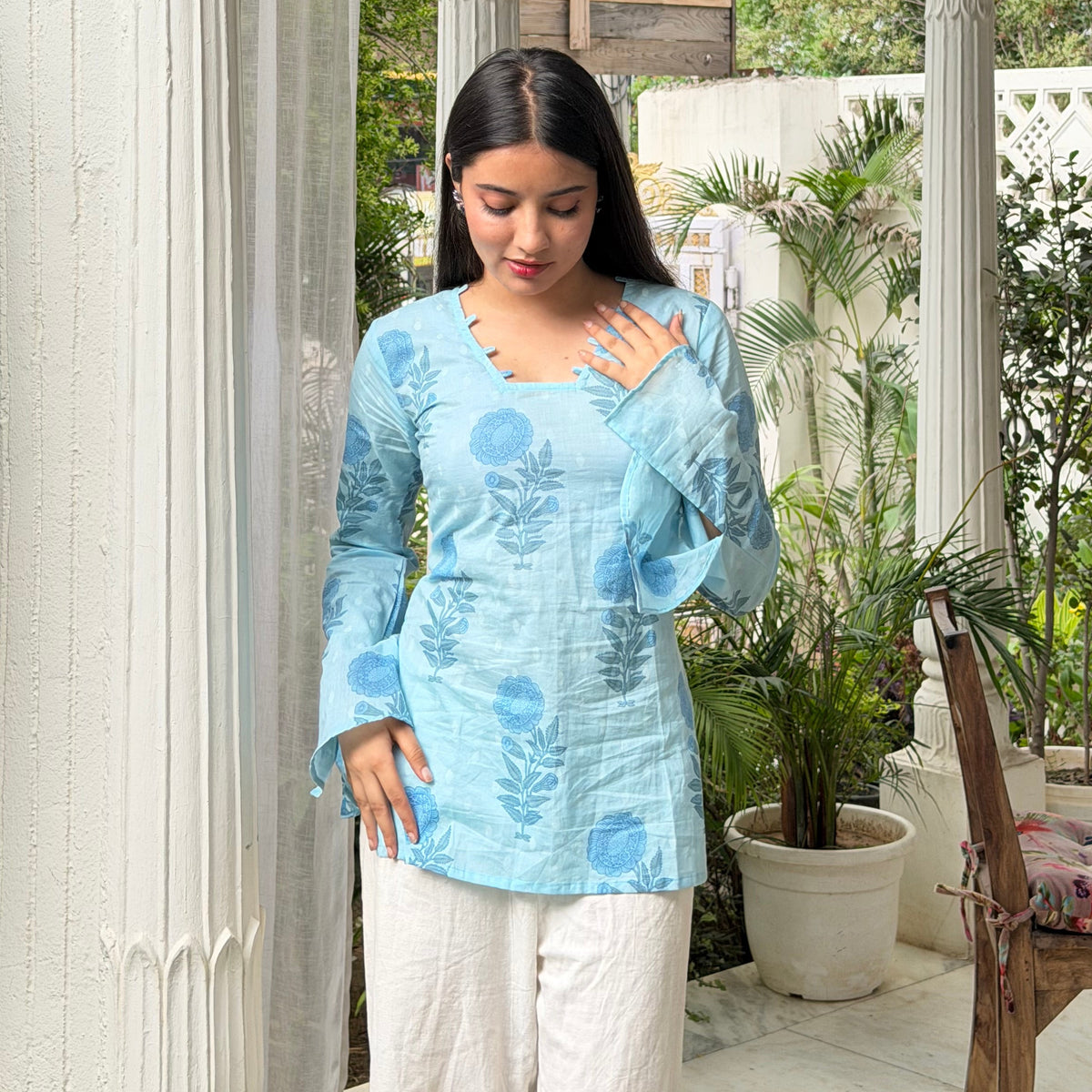 KASHVI Bell Sleeves Kurti