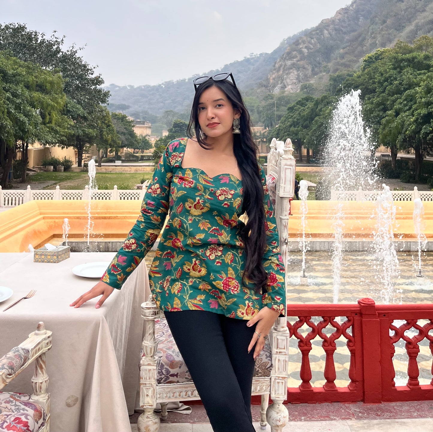 CHANDNI - Sweetheart Neck