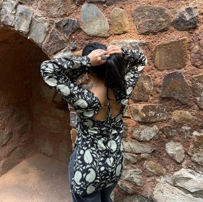 VAMI - Sweetheart Neck