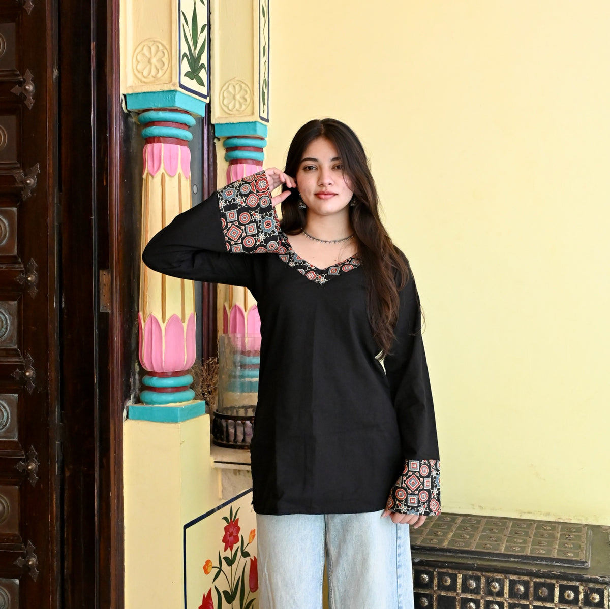 HOOR Scoop V Neck Kurti