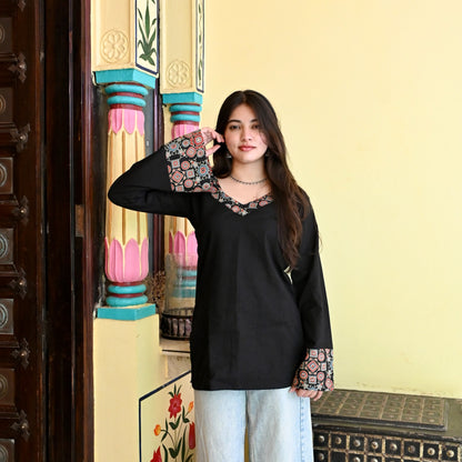 HOOR Scoop V Neck Kurti
