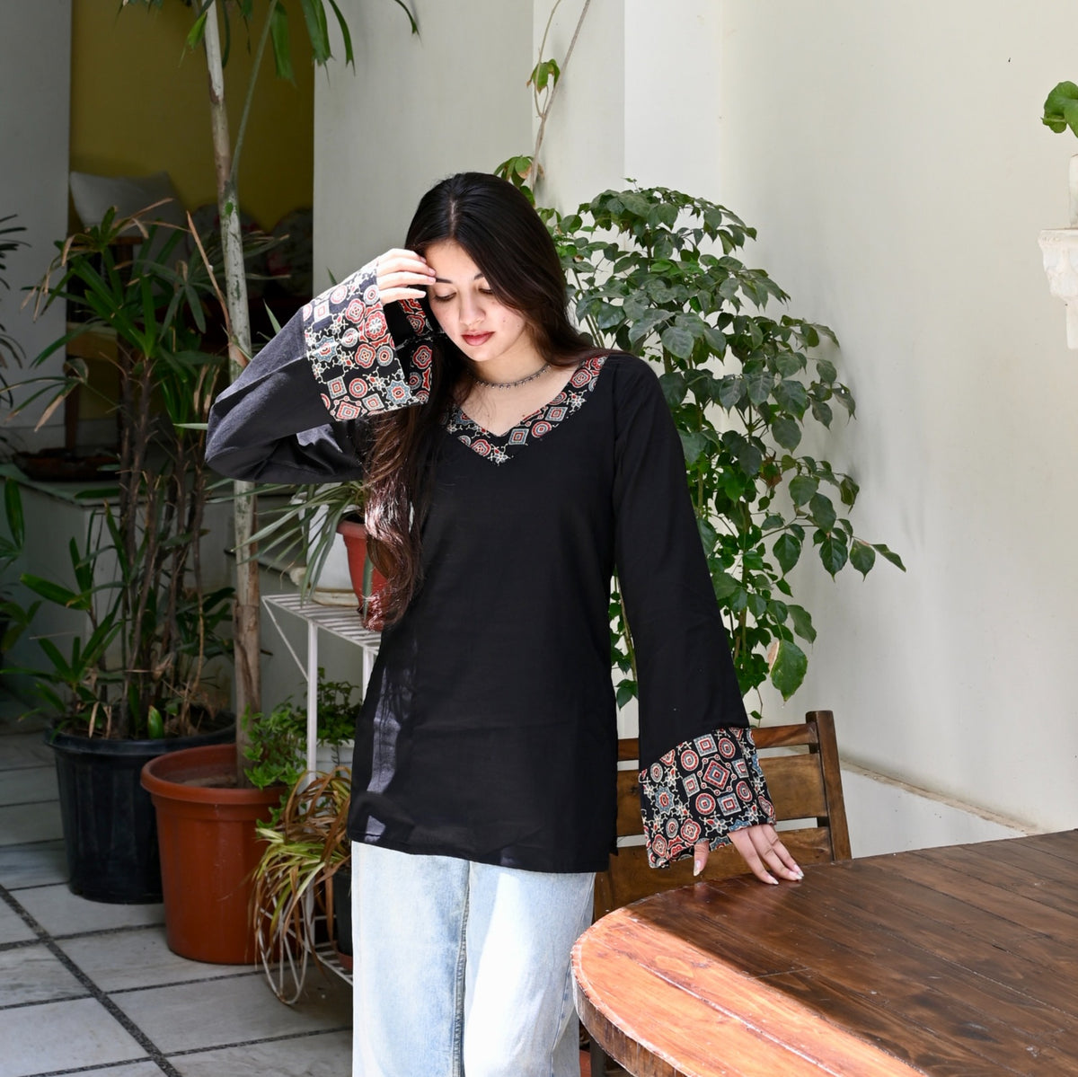 HOOR Scoop V Neck Kurti
