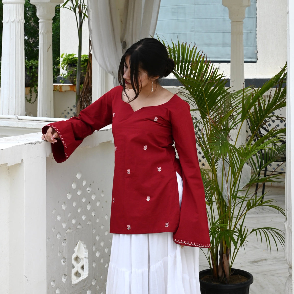 GULNAAR  Zari Embroidered Kurti