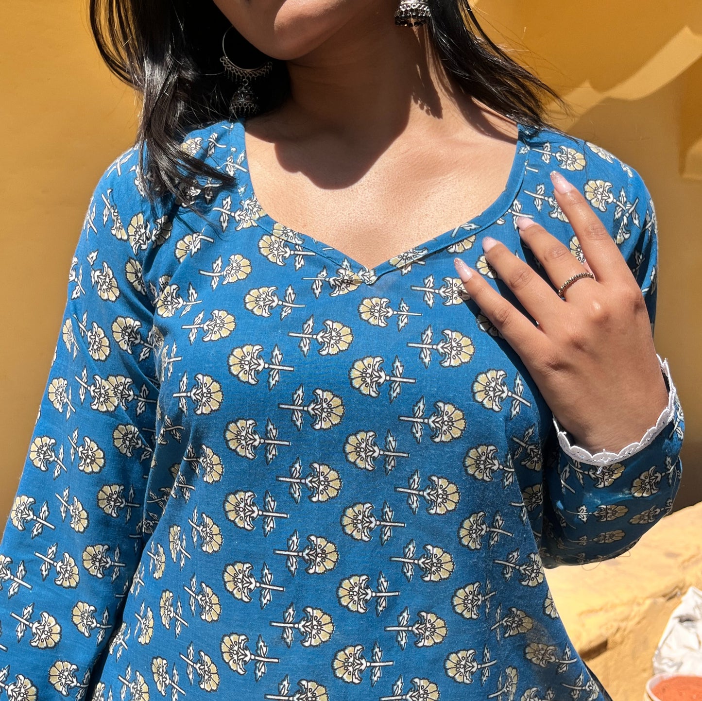 ZIANA - Sweetheart Neck