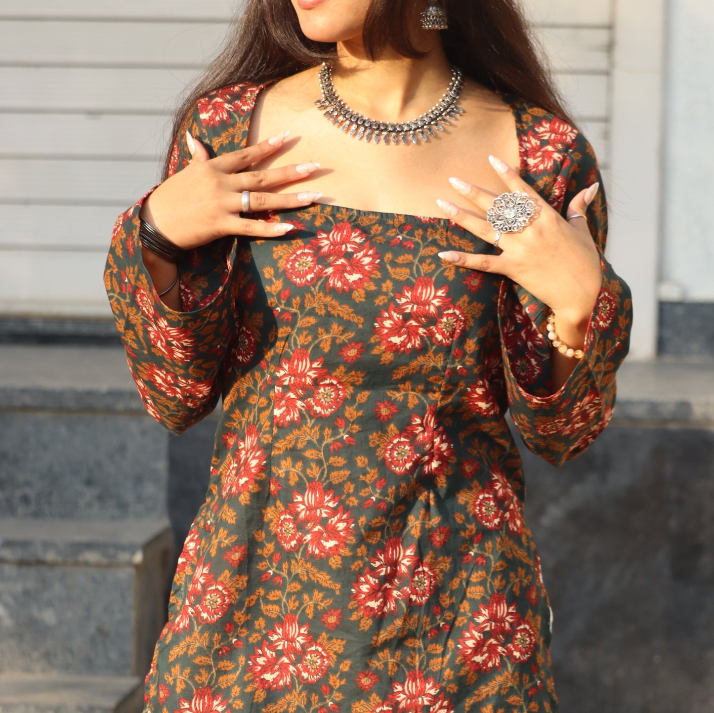 LAMHA - Fitted Bell Sleeve