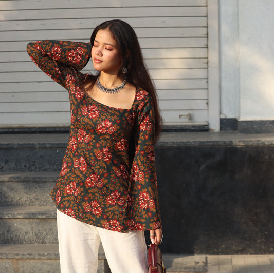 LAMHA - Fitted Bell Sleeve