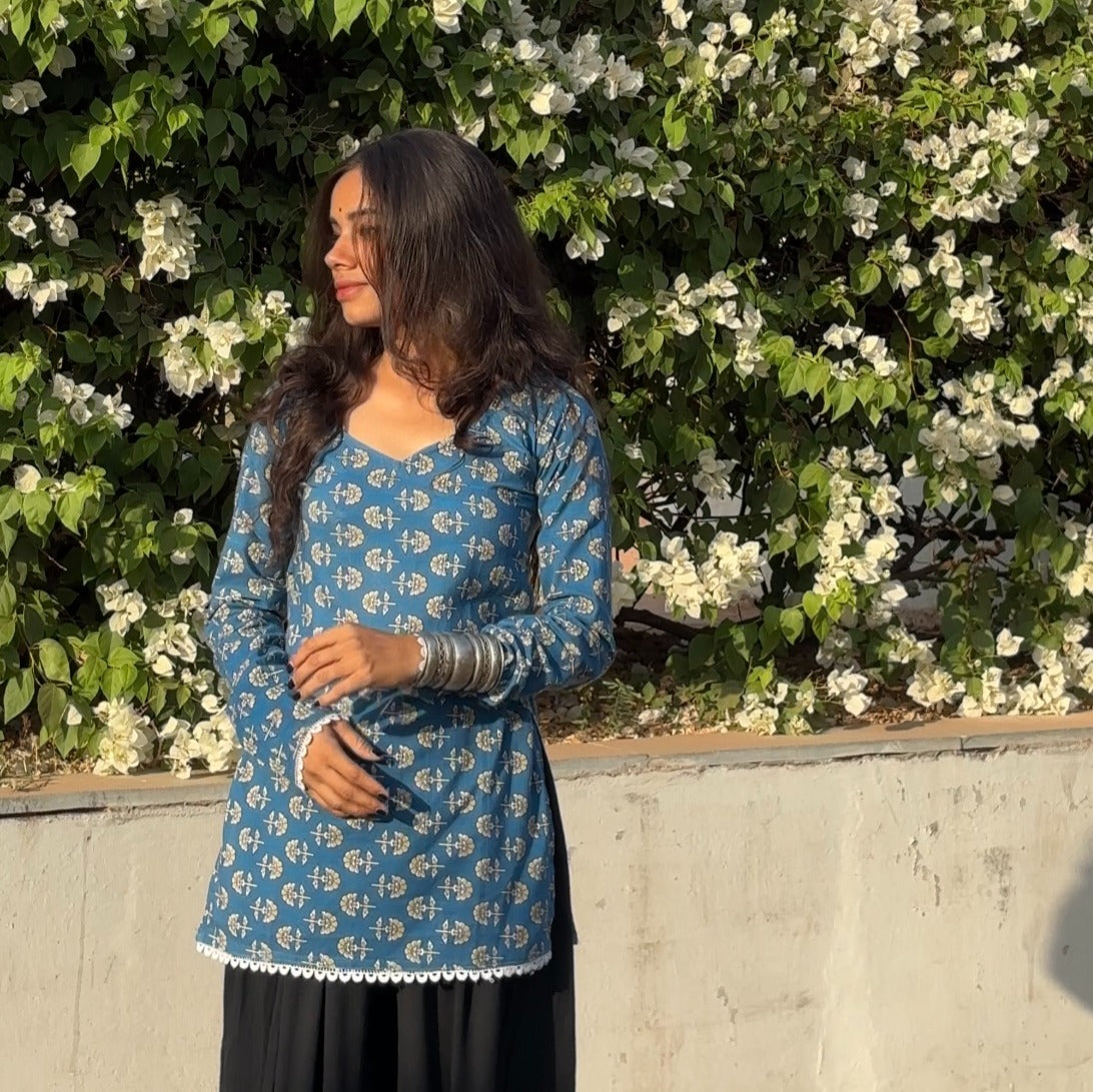 ZIANA - Sweetheart Neck