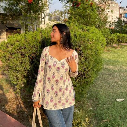 SIA - Sweetheart Neck