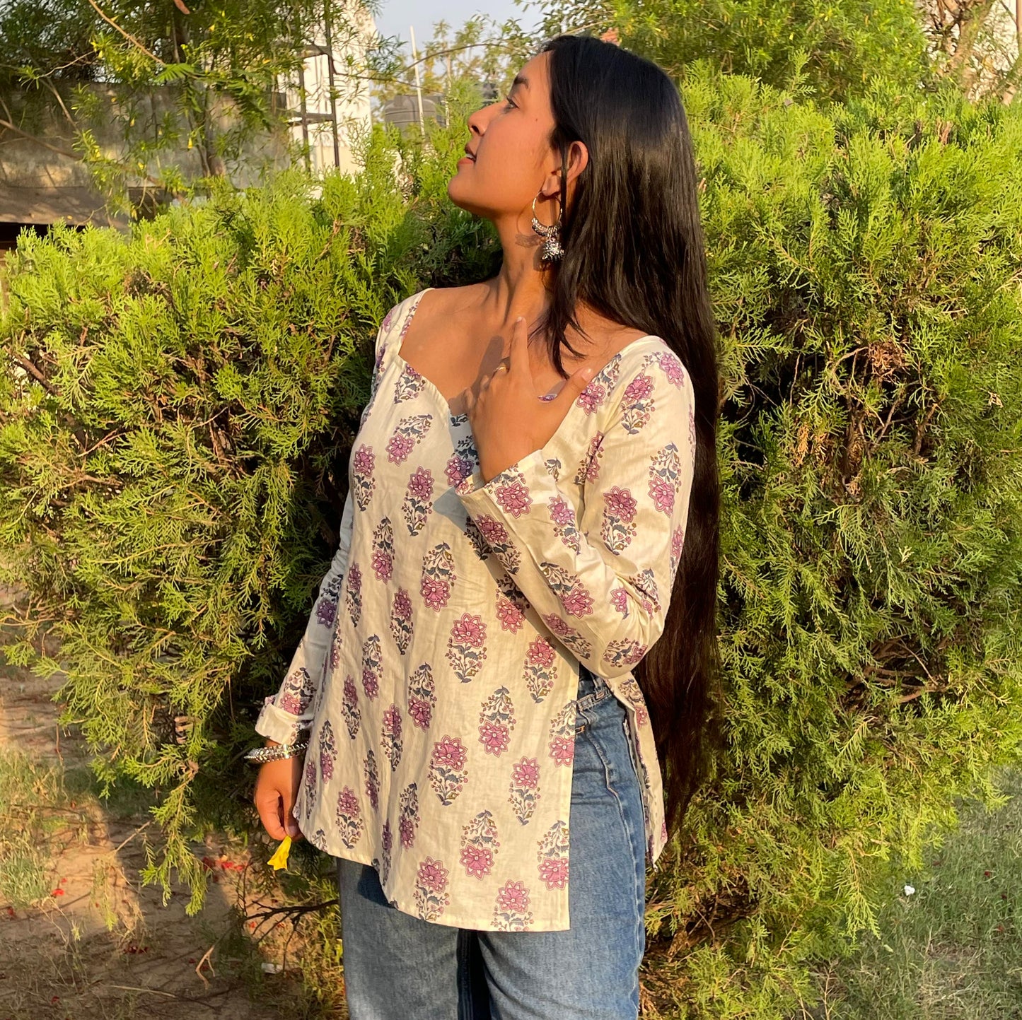 SIA - Sweetheart Neck