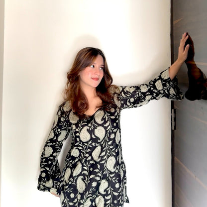 VAMI - Sweetheart Neck