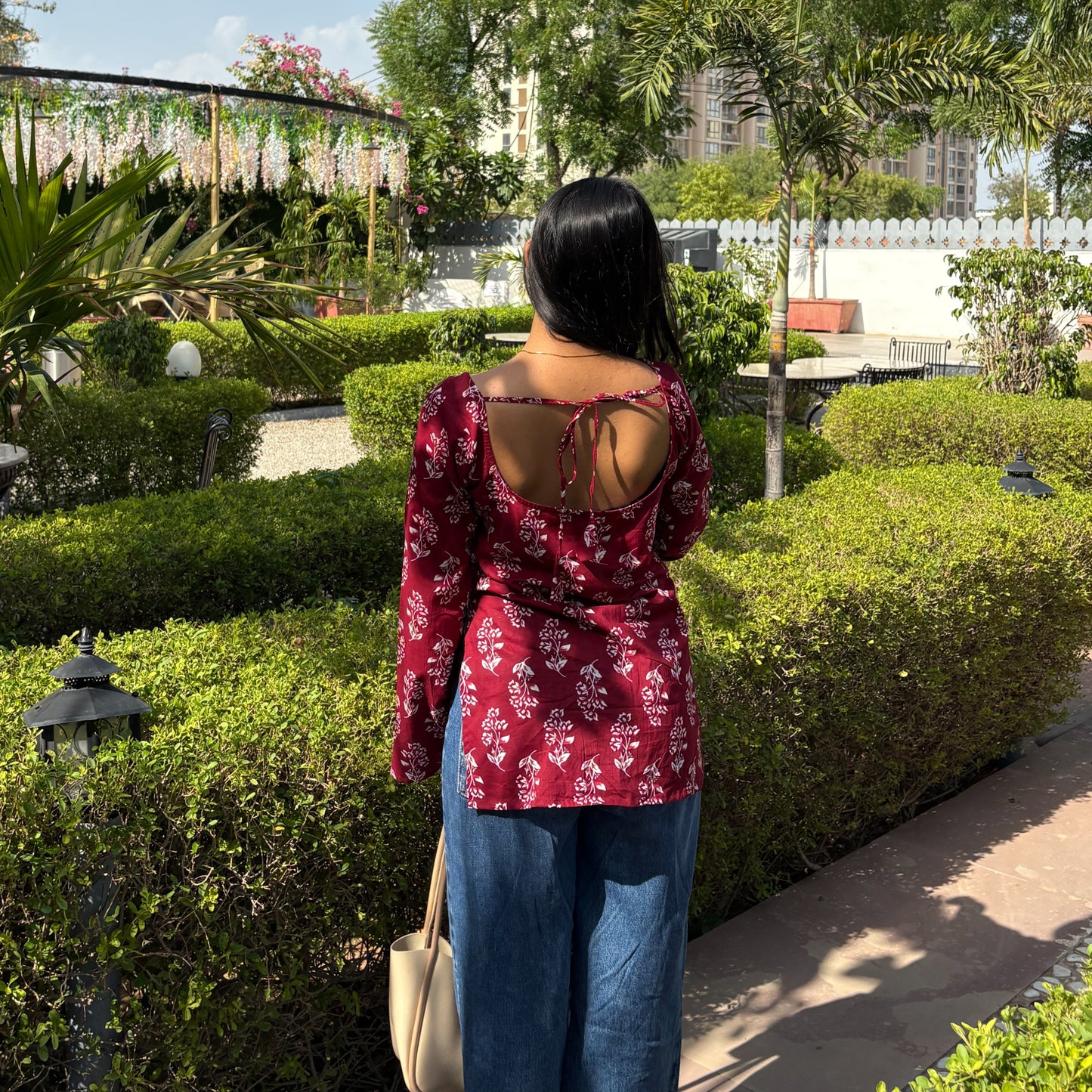 SANA - Sweetheart Neck