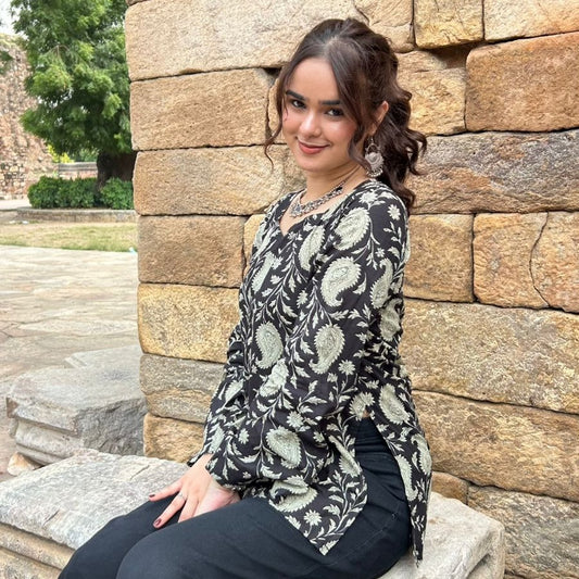 VAMI - Sweetheart Neck