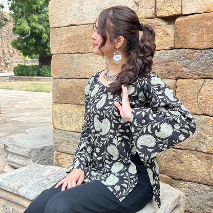 VAMI - Sweetheart Neck